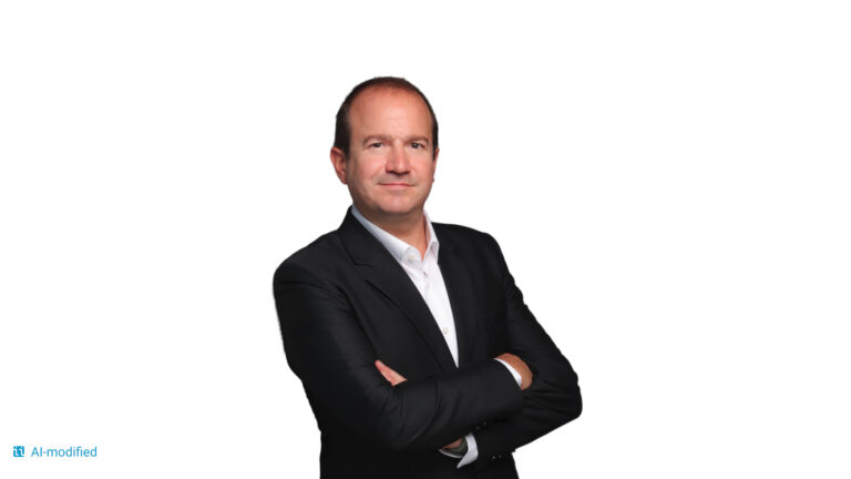 AXIA baut eigenen Fondsvertrieb auf: Max Kroß verstärkt das Team als Senior Relationship Manager